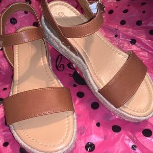 Wild Diva Lounge Platform Sandals Sz 6 1/2 NWOT